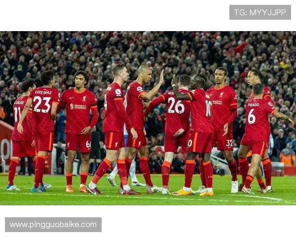 《历史首次曼联确认客战利物浦将穿白色战袍》